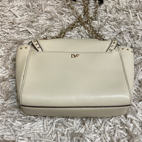 DVF purse. Cream with gold studs. Black handle and gold chain - Picture 5 of 7